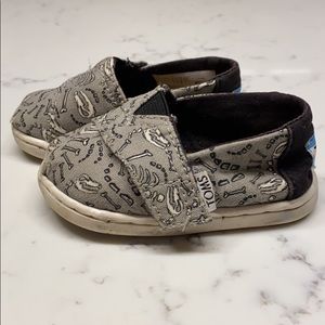 Tiny Toms - Drizzle Grey Glow in the dark bones. Size tiny 4 toddler.